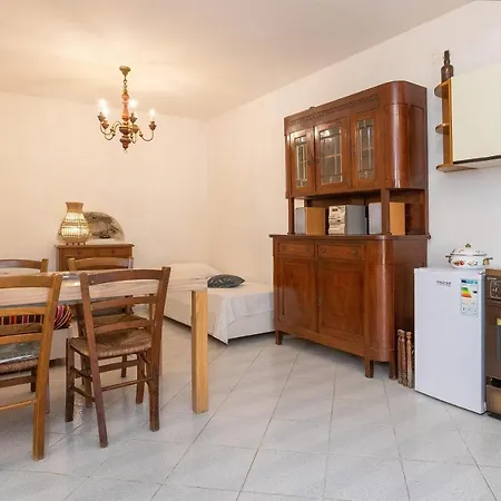 Un Pezzo Di Storia Vicino Al Mare Apartment *