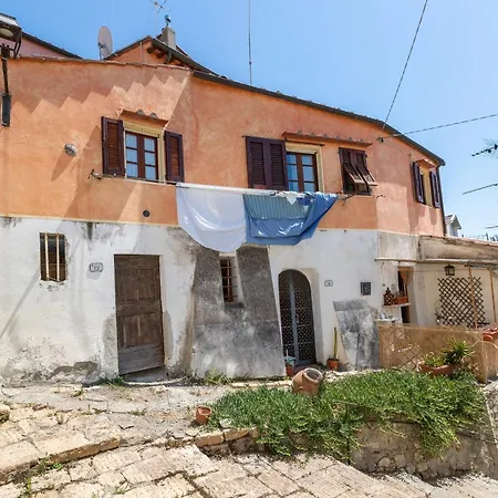 Un Pezzo Di Storia Vicino Al Mare 아파트 *