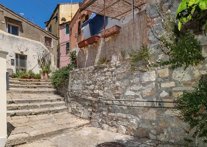 Un Pezzo Di Storia Vicino Al Mare Rosignano Marittimo